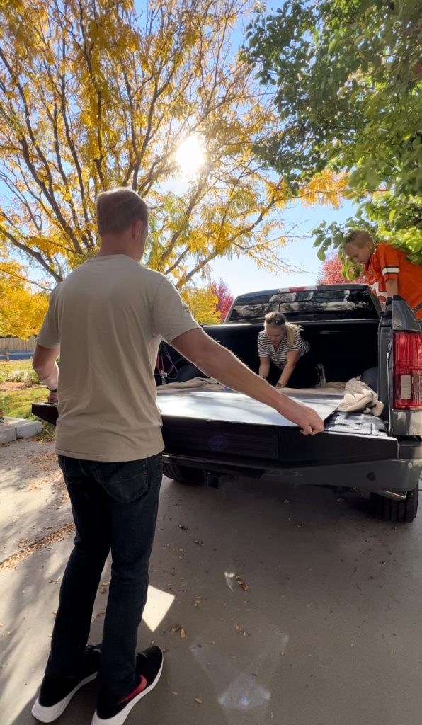 Safe mirror transport flat on blankets